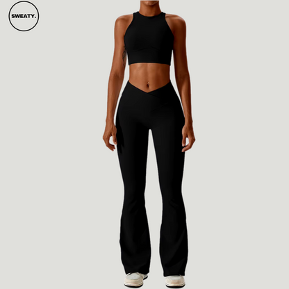 Black seamless sportswear set by SWEATY – front view showcasing the sports bra and high-waisted flare leggings. Designed for yoga, running, and fitness, with breathable and flexible fabric.