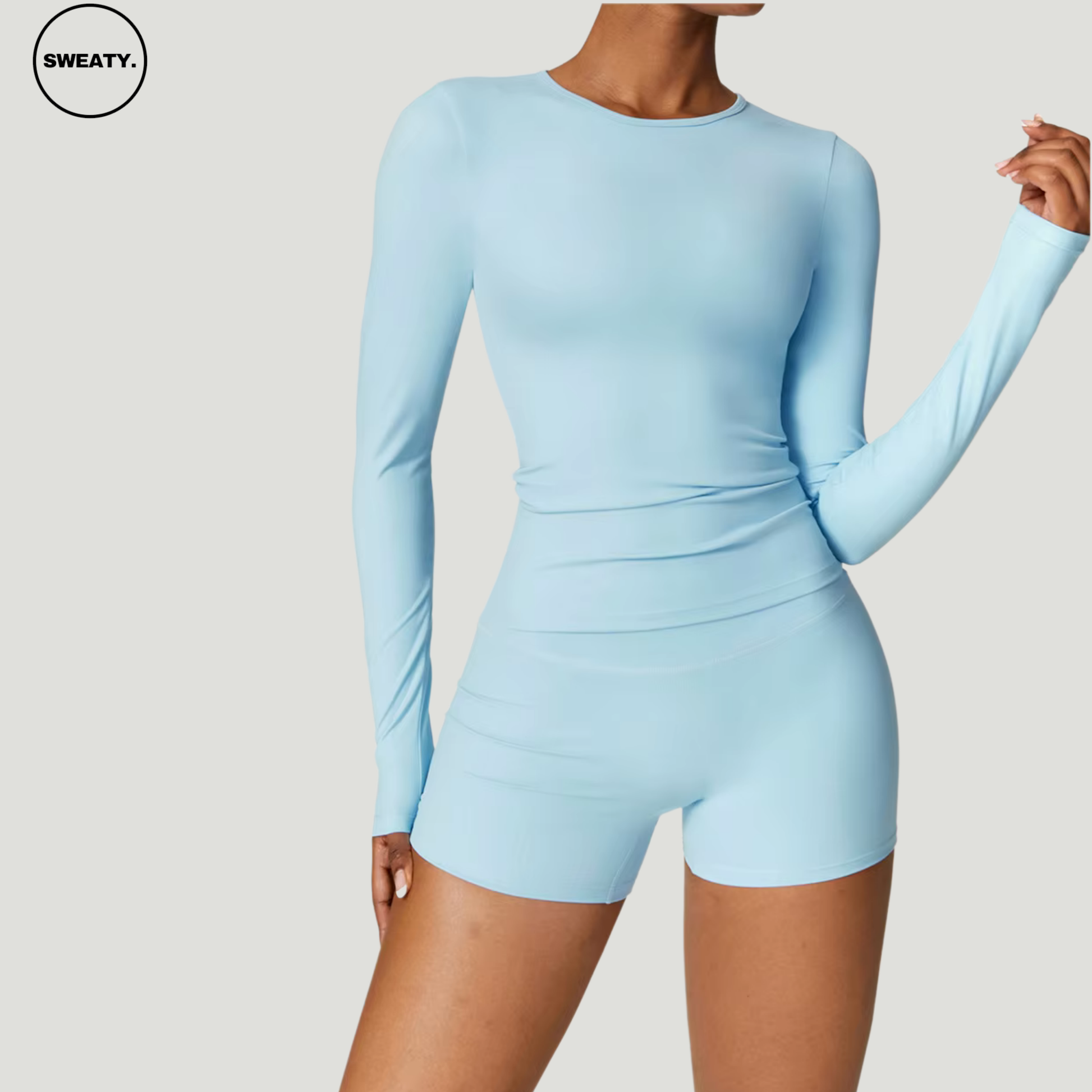 Sky Blue seamless yoga set by SWEATY – close-up of the long-sleeve crop top paired with high-waisted shorts. Made with lightweight, quick-dry fabric for optimal performance in fitness and yoga activities.